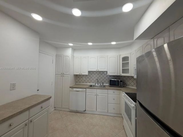 3 of 24 - 300 Bayview Drive #915, Sunny Isles Beach, FL