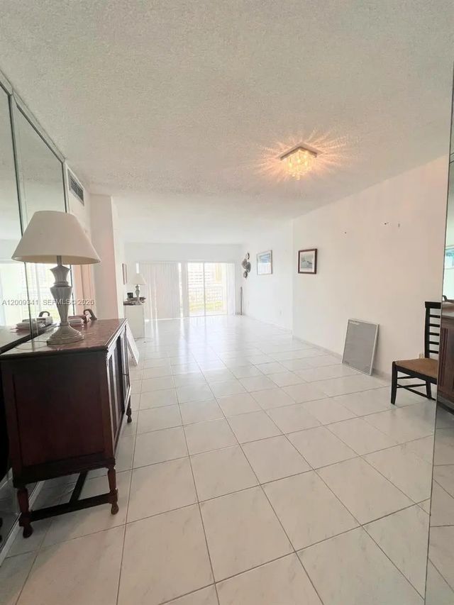 4 of 24 - 300 Bayview Drive #915, Sunny Isles Beach, FL
