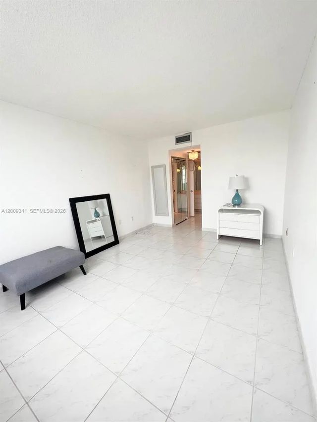 5 of 24 - 300 Bayview Drive #915, Sunny Isles Beach, FL