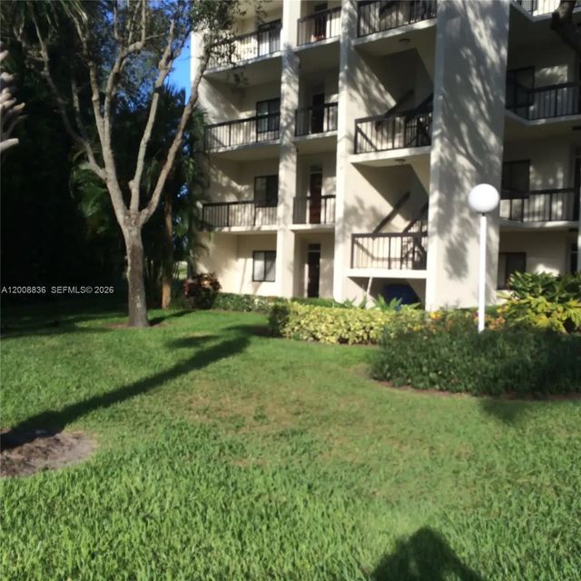 2500 Presidential Way #101, West Palm Beach