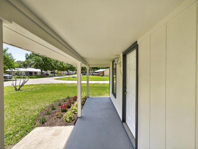 4 of 30 - 1373 32nd Avenue Sw, Vero Beach, FL