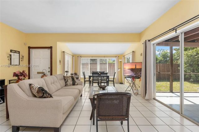 3 of 43 - 906 Ne 5th Street, Hallandale Beach, FL