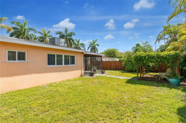 5 of 43 - 906 Ne 5th Street, Hallandale Beach, FL