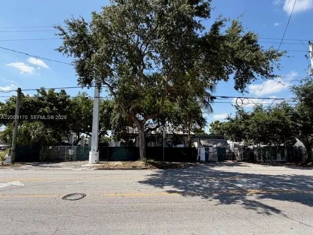890 E 52nd Street, Hialeah