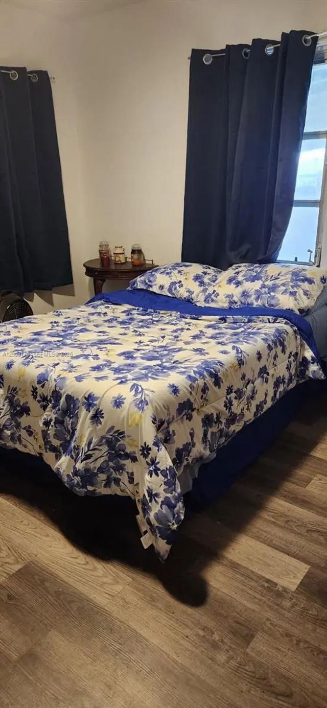4 of 6 - 890 E 52nd Street, Hialeah, FL