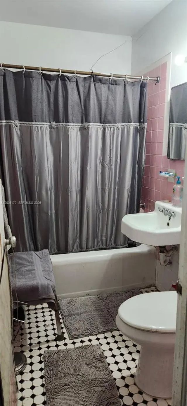 5 of 6 - 890 E 52nd Street, Hialeah, FL