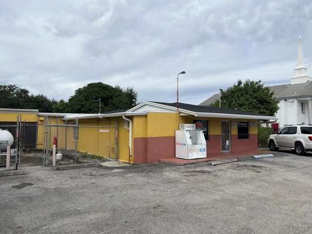 2393 N Military Trail, Schall Circle