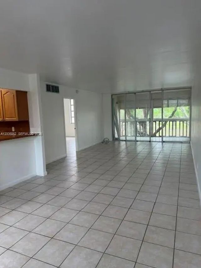 7031 Environ Boulevard #221, Lauderhill