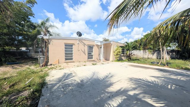 2 of 12 - 490 Tulip Tree Drive, Lake Worth, FL