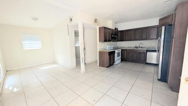 3 of 12 - 490 Tulip Tree Drive, Lake Worth, FL