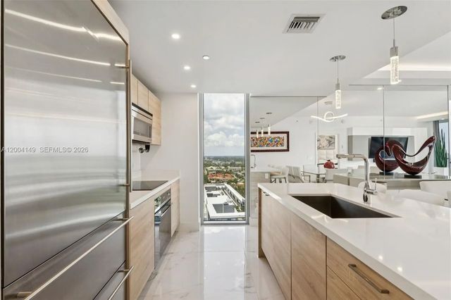 4 of 46 - 16385 Biscayne Boulevard #3001, North Miami Beach, FL