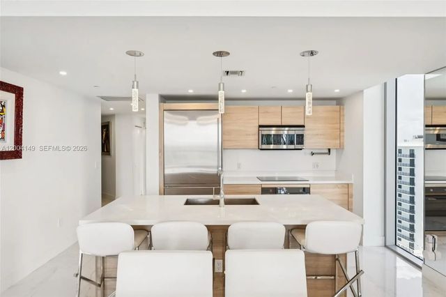 5 of 46 - 16385 Biscayne Boulevard #3001, North Miami Beach, FL