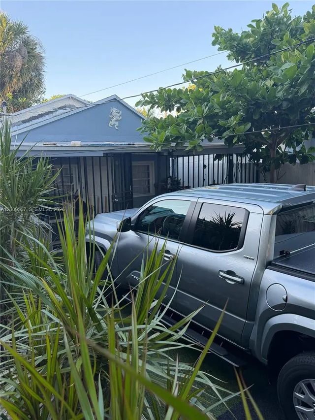 4 of 23 - 1111 Nw 26th Street, Miami, FL