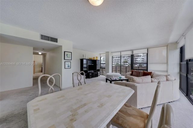 4 of 16 - 600 Ne 36th Street #421, Miami, FL