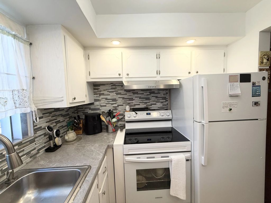228 Canterbury J, West Palm Beach
