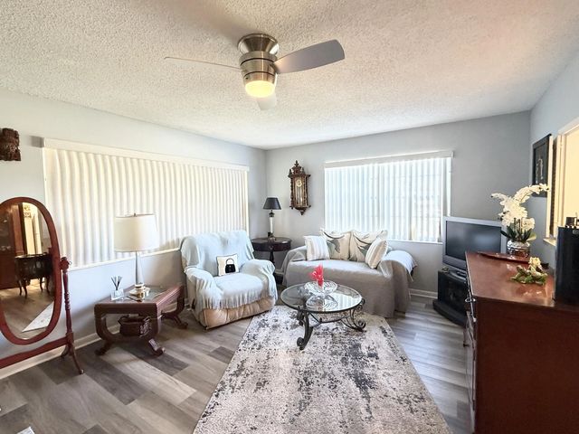 4 of 23 - 228 Canterbury J, West Palm Beach, FL