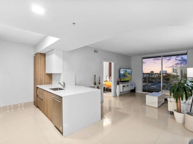 3 of 26 - 18800 Ne 29th Avenue #704, Aventura, FL