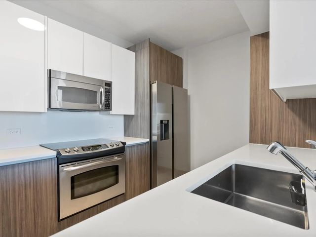 4 of 26 - 18800 Ne 29th Avenue #704, Aventura, FL