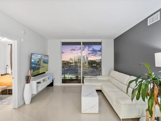 5 of 26 - 18800 Ne 29th Avenue #704, Aventura, FL