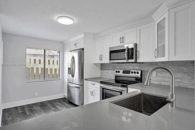 4 of 16 - 5084 S University Drive, Davie, FL