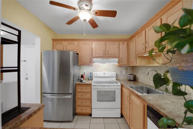 257 S Cypress Road #401, Pompano Beach
