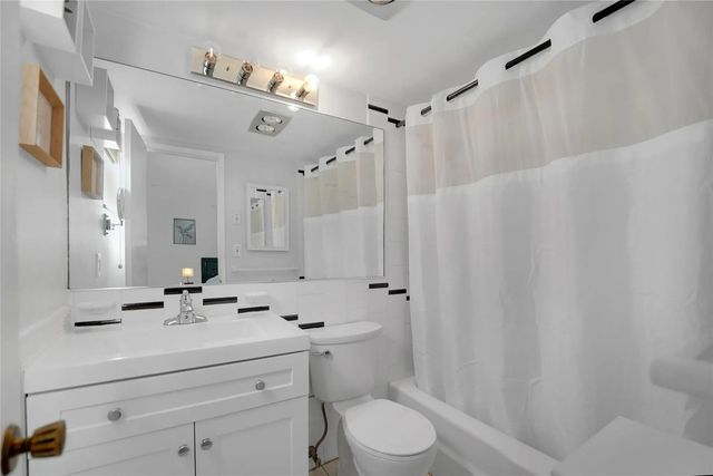 5 of 34 - 257 S Cypress Road #401, Pompano Beach, FL