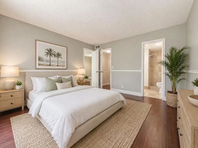 5 of 7 - 1638 Embassy Drive #205, West Palm Beach, FL
