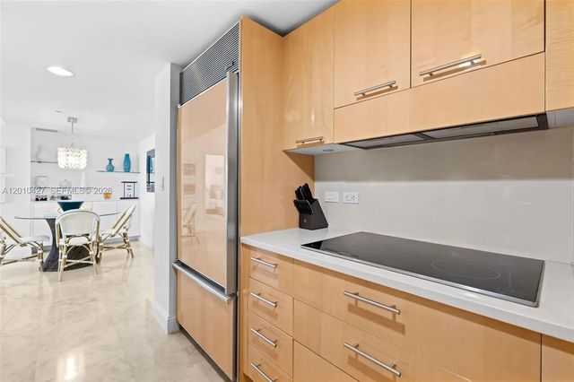 5 of 34 - 6801 Collins Avenue #1215, Miami Beach, FL