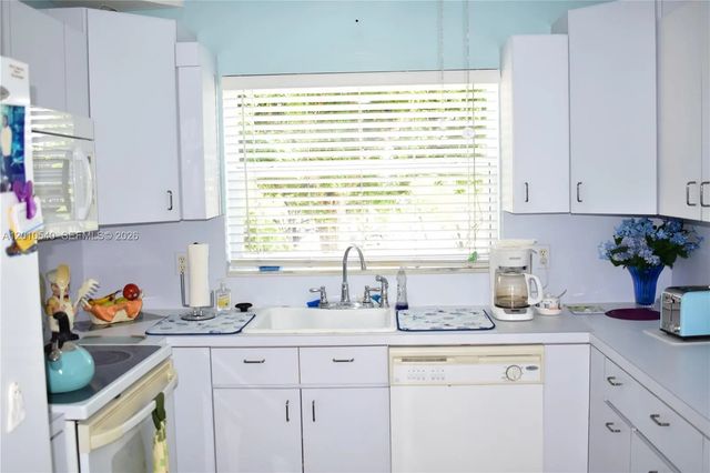 3 of 24 - 9321 Sunrise Lakes Boulevard #201, Sunrise, FL