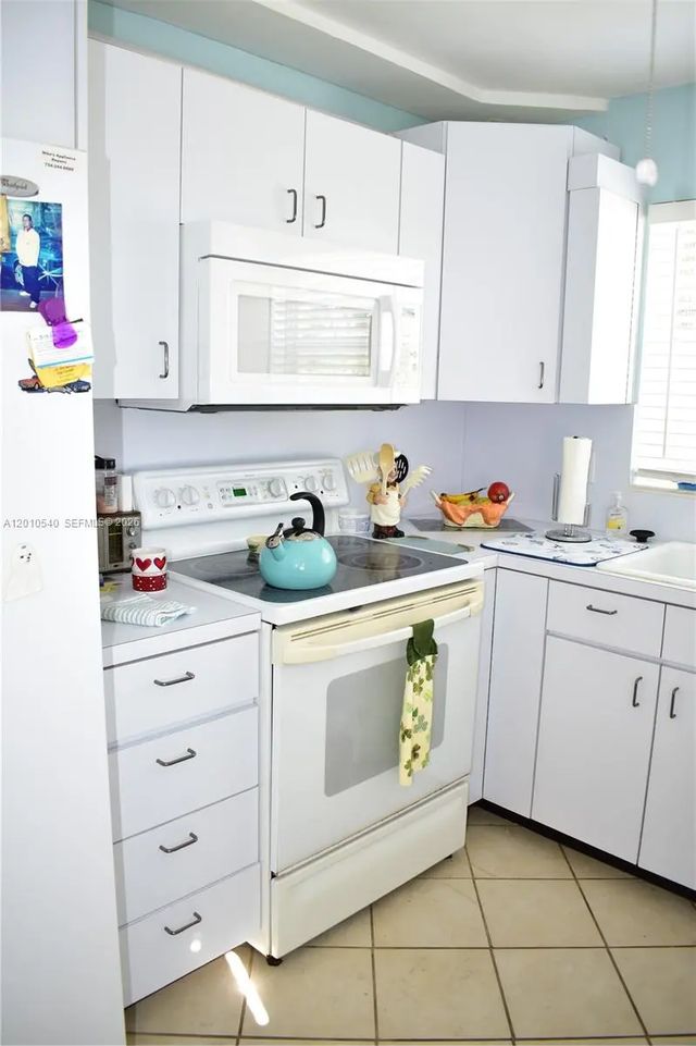 4 of 24 - 9321 Sunrise Lakes Boulevard #201, Sunrise, FL
