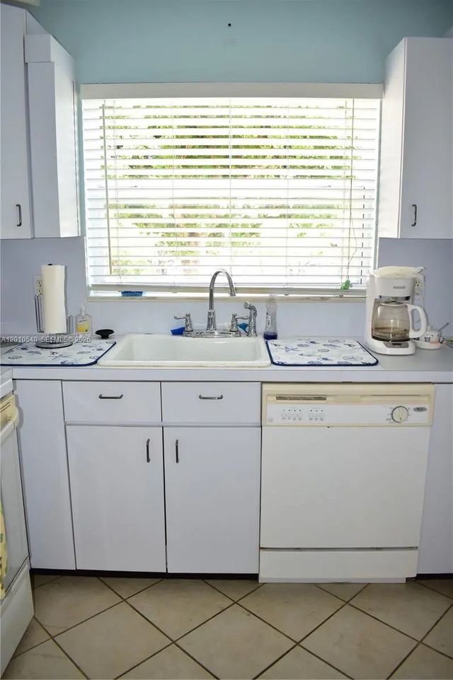 5 of 24 - 9321 Sunrise Lakes Boulevard #201, Sunrise, FL