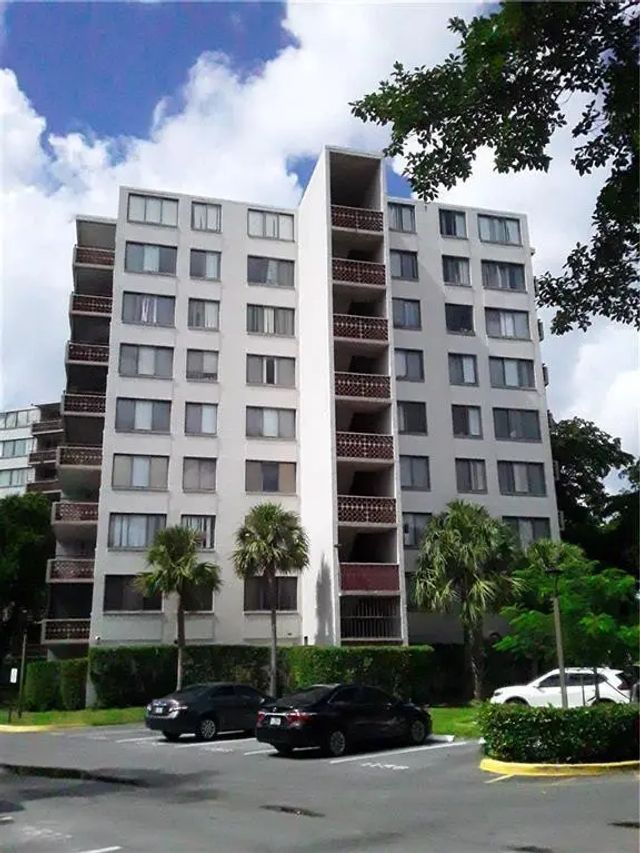 4 of 13 - 4222 Inverrary Boulevard #4109, Lauderhill, FL