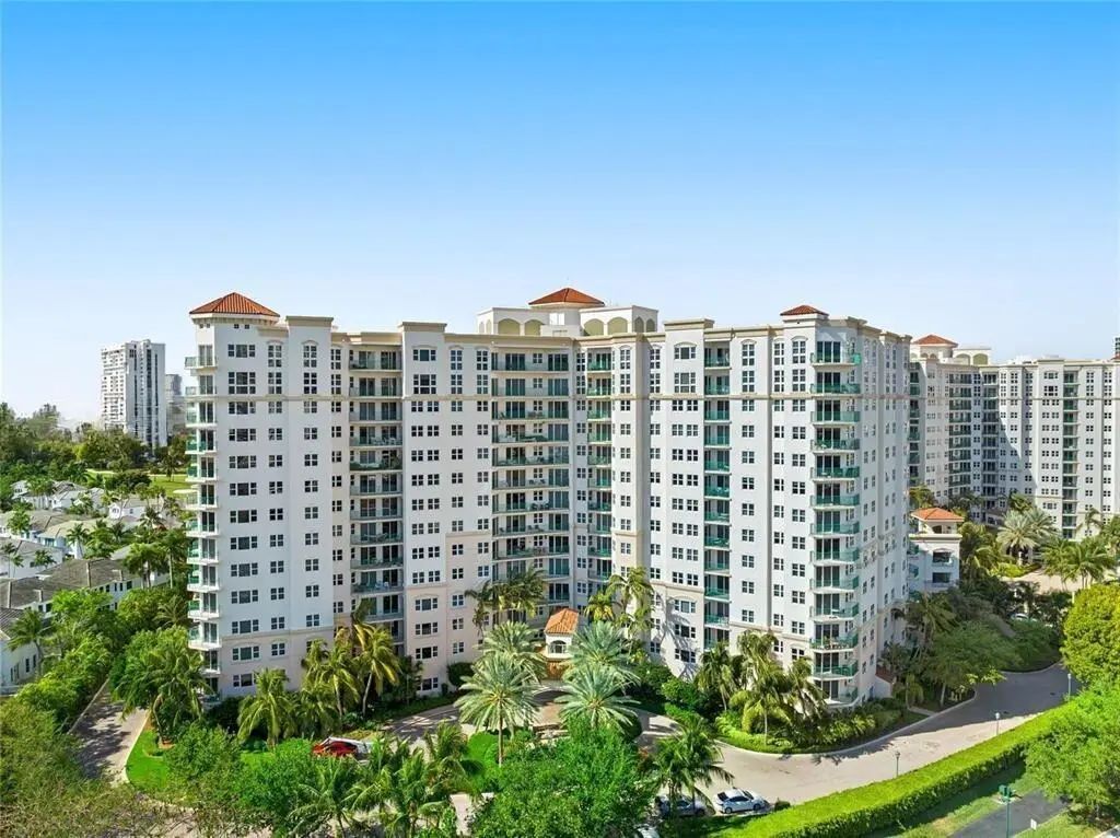 19900 E Country Club Drive #210, Aventura