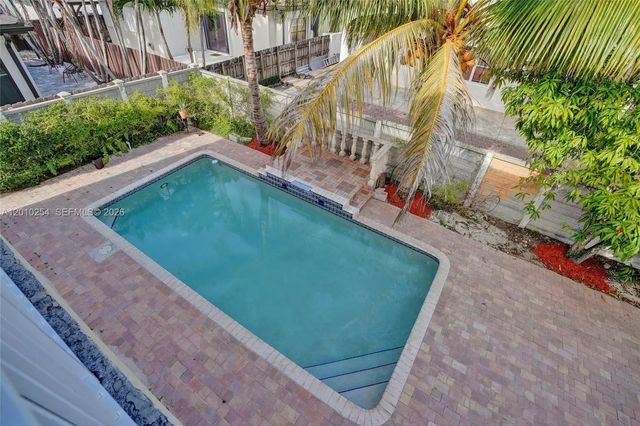 17951 Nw 91st Court, Hialeah