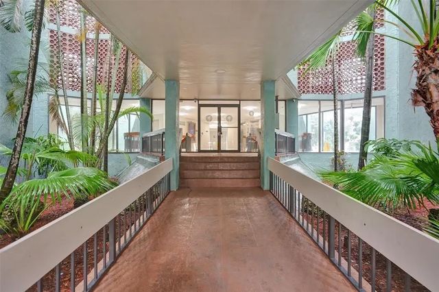 5 of 9 - 4222 Inverrary Boulevard #4116, Lauderhill, FL