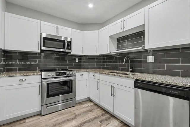 4 of 43 - 500 Bayview Drive #727, Sunny Isles Beach, FL