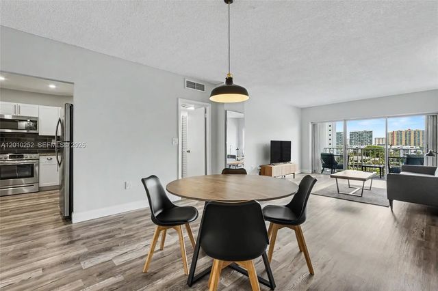 5 of 43 - 500 Bayview Drive #727, Sunny Isles Beach, FL