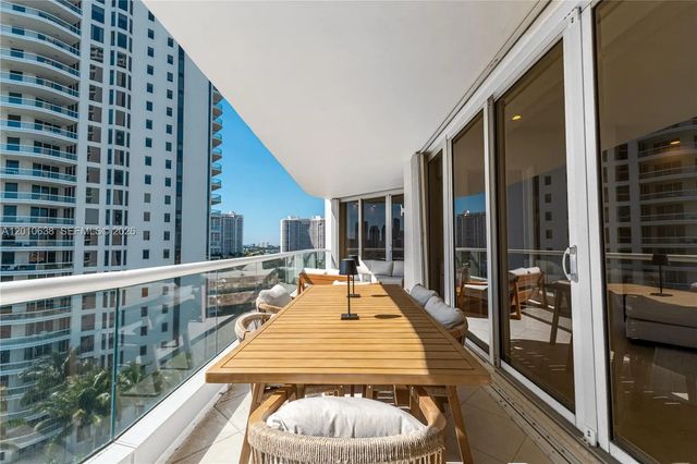 2 of 14 - 7000 Island Boulevard #1402, Aventura, FL