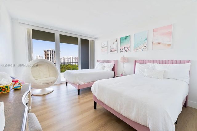 5 of 14 - 7000 Island Boulevard #1402, Aventura, FL
