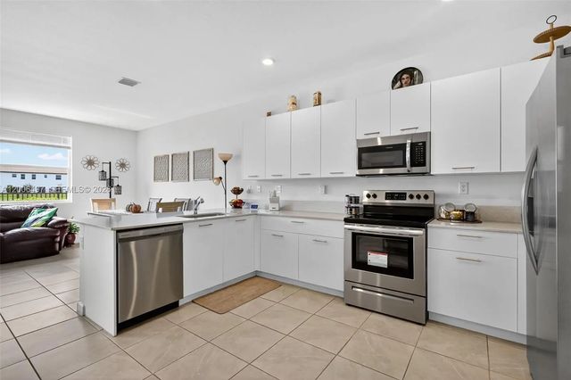 4 of 24 - 12936 Nw 22nd Place, Miami, FL