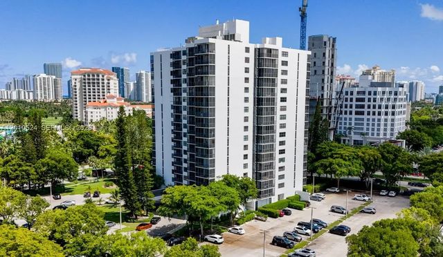 20100 W Country Club Drive #504, Aventura