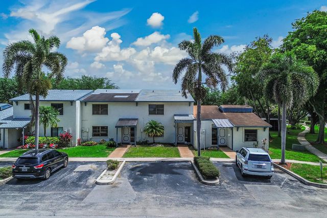 4003 W Woodscape Drive #2-k, Miramar