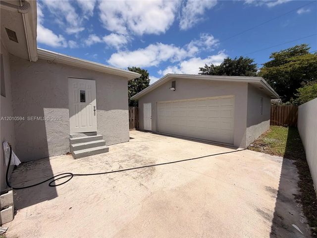 3 of 30 - 3011 N 74th Avenue, Hollywood, FL