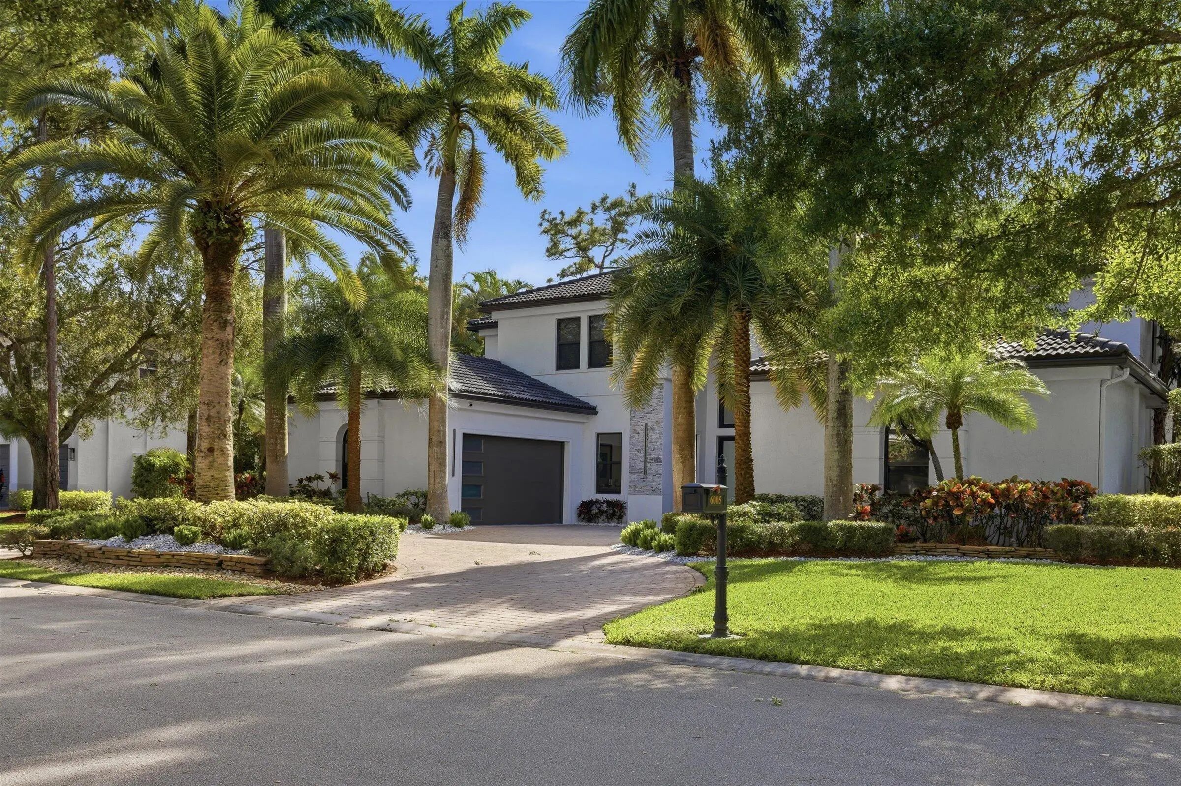 6005 Pinewood Avenue, Parkland