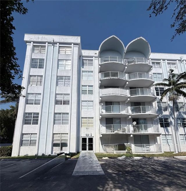 482 Nw 165th St Road #a-307, Miami