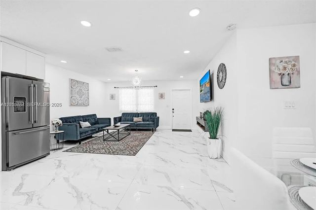 4 of 15 - 2338 Fillmore Street #2a, Hollywood, FL
