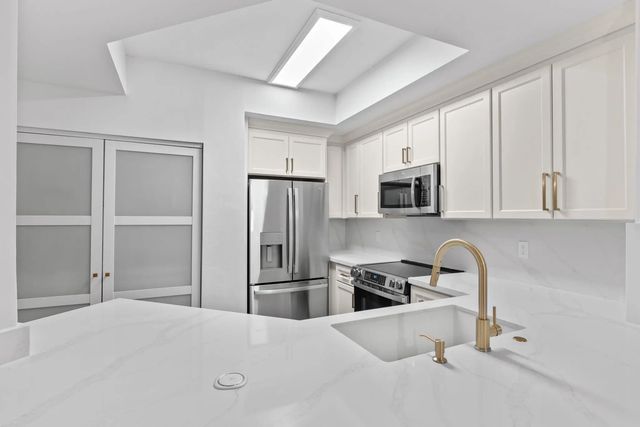 4 of 46 - 720 S Sapodilla Avenue #106, West Palm Beach, FL