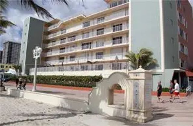 300 Oregon Street #409, Hollywood