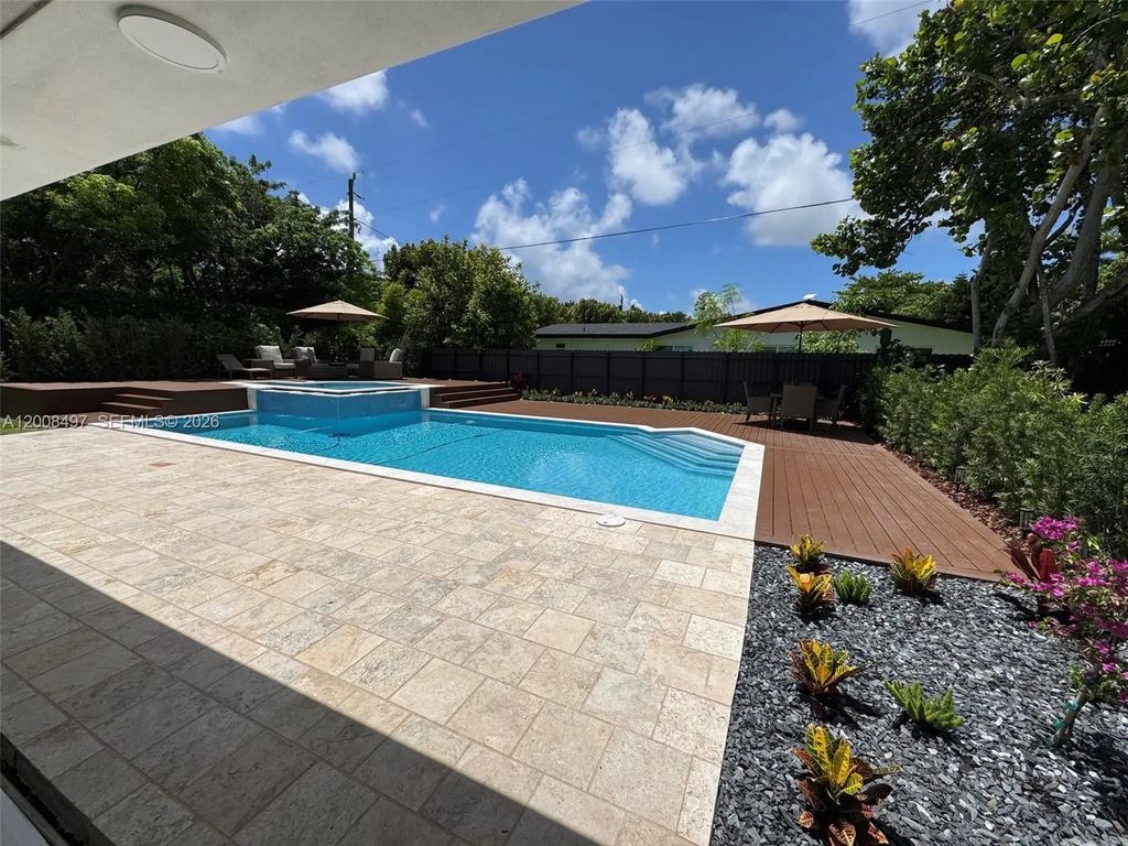 10475 Sw 72nd Avenue, Pinecrest