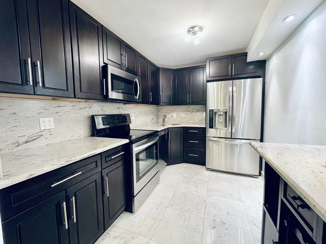 4 of 27 - 7000 Nw 17th Street #203, Plantation, FL